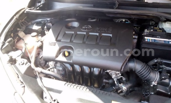 Sayi Na hannu Toyota C-HR Azurfa Mota in Douala a Ƙasar Kamaru Sayi Na hannu Toyota C-HR Azurfa Mota in Douala a Ƙasar Kamaru