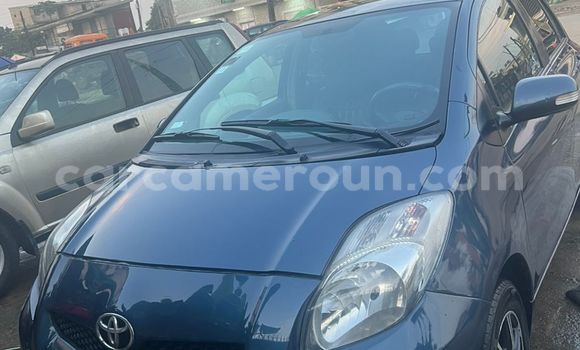 Sayi Na hannu Toyota Yaris Blue Mota in Douala a Ƙasar Kamaru