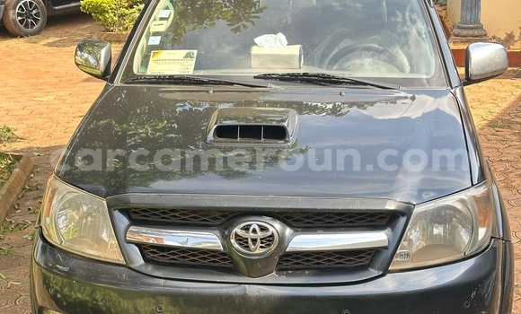 Sayi Sabo Toyota Hilux Black Mota in Yaounde a Babban Kamaru