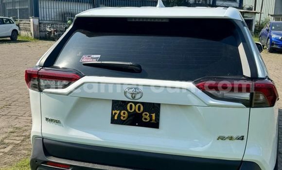Acheter Import Voiture Toyota RAV4 Blanc à Douala, Littoral Cameroon Acheter Import Voiture Toyota RAV4 Blanc à Douala, Littoral Cameroon