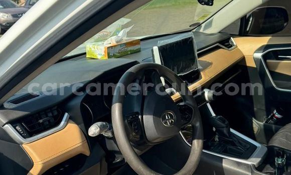 Acheter Import Voiture Toyota RAV4 Blanc à Douala, Littoral Cameroon Acheter Import Voiture Toyota RAV4 Blanc à Douala, Littoral Cameroon