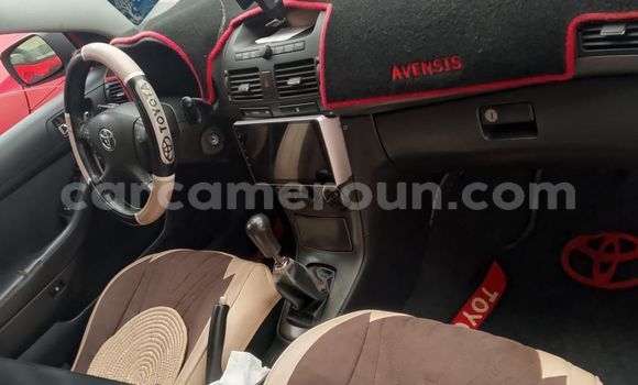 Sayi Na hannu Toyota Avensis Azurfa Mota in Douala a Ƙasar Kamaru Sayi Na hannu Toyota Avensis Azurfa Mota in Douala a Ƙasar Kamaru