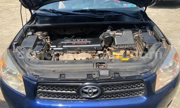 Sayi Na hannu Toyota RAV4 Blue Mota in Douala a Ƙasar Kamaru Sayi Na hannu Toyota RAV4 Blue Mota in Douala a Ƙasar Kamaru