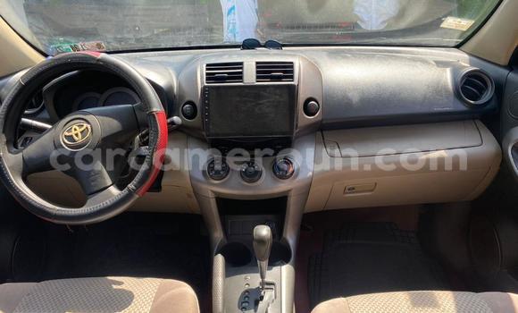 Sayi Na hannu Toyota RAV4 Blue Mota in Douala a Ƙasar Kamaru Sayi Na hannu Toyota RAV4 Blue Mota in Douala a Ƙasar Kamaru
