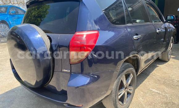 Sayi Na hannu Toyota RAV4 Blue Mota in Douala a Ƙasar Kamaru Sayi Na hannu Toyota RAV4 Blue Mota in Douala a Ƙasar Kamaru