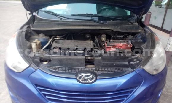 Sayi Na hannu Hyundai Tucson Blue Mota in Douala a Ƙasar Kamaru Sayi Na hannu Hyundai Tucson Blue Mota in Douala a Ƙasar Kamaru