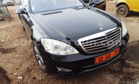 Sayi Imported Mercedes‒Benz S–Class Azurfa Mota in Yaounde a Babban Kamaru
