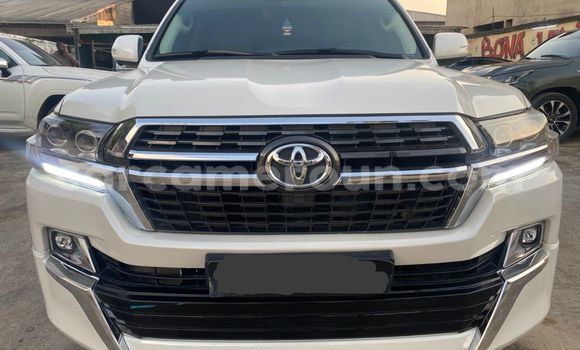 Sayi Sabo Toyota Land Cruiser White Mota in Douala a Ƙasar Kamaru Sayi Sabo Toyota Land Cruiser White Mota in Douala a Ƙasar Kamaru