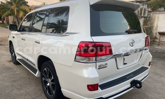 Sayi Sabo Toyota Land Cruiser White Mota in Douala a Ƙasar Kamaru Sayi Sabo Toyota Land Cruiser White Mota in Douala a Ƙasar Kamaru