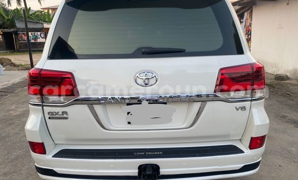 Sayi Sabo Toyota Land Cruiser White Mota in Douala a Ƙasar Kamaru Sayi Sabo Toyota Land Cruiser White Mota in Douala a Ƙasar Kamaru