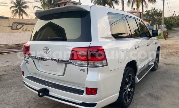 Sayi Sabo Toyota Land Cruiser White Mota in Douala a Ƙasar Kamaru Sayi Sabo Toyota Land Cruiser White Mota in Douala a Ƙasar Kamaru