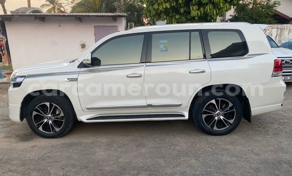 Sayi Sabo Toyota Land Cruiser White Mota in Douala a Ƙasar Kamaru Sayi Sabo Toyota Land Cruiser White Mota in Douala a Ƙasar Kamaru