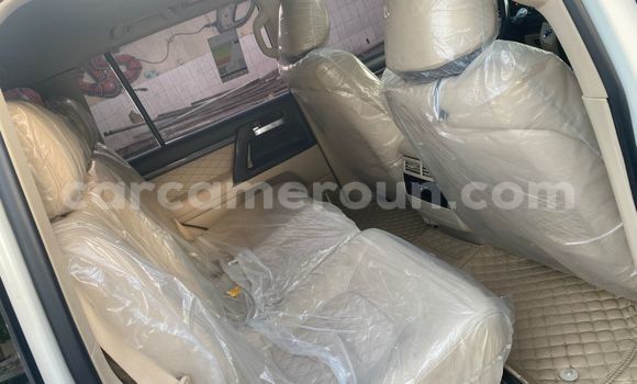 Sayi Sabo Toyota Land Cruiser White Mota in Douala a Ƙasar Kamaru Sayi Sabo Toyota Land Cruiser White Mota in Douala a Ƙasar Kamaru