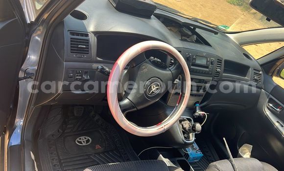 Acheter Occasion Voiture Toyota Corolla Verso Bleu à Douala, Littoral Cameroon Acheter Occasion Voiture Toyota Corolla Verso Bleu à Douala, Littoral Cameroon