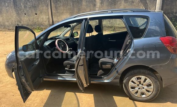 Acheter Occasion Voiture Toyota Corolla Verso Bleu à Douala, Littoral Cameroon Acheter Occasion Voiture Toyota Corolla Verso Bleu à Douala, Littoral Cameroon