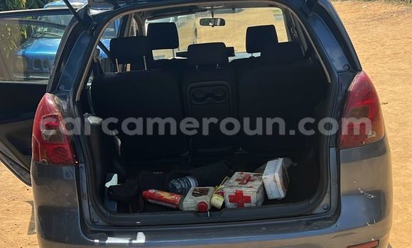 Acheter Occasion Voiture Toyota Corolla Verso Bleu à Douala, Littoral Cameroon Acheter Occasion Voiture Toyota Corolla Verso Bleu à Douala, Littoral Cameroon