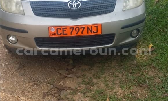 Sayi Na hannu Toyota Corolla Verso Azurfa Mota in Douala a Ƙasar Kamaru Sayi Na hannu Toyota Corolla Verso Azurfa Mota in Douala a Ƙasar Kamaru