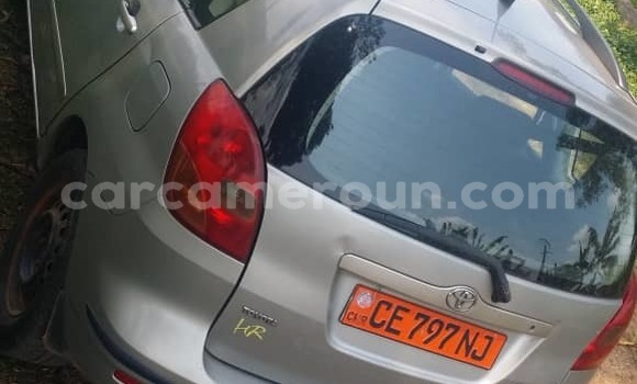 Sayi Na hannu Toyota Corolla Verso Azurfa Mota in Douala a Ƙasar Kamaru Sayi Na hannu Toyota Corolla Verso Azurfa Mota in Douala a Ƙasar Kamaru