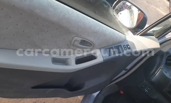 Sayi Na hannu Toyota Corolla Verso Azurfa Mota in Douala a Ƙasar Kamaru Sayi Na hannu Toyota Corolla Verso Azurfa Mota in Douala a Ƙasar Kamaru