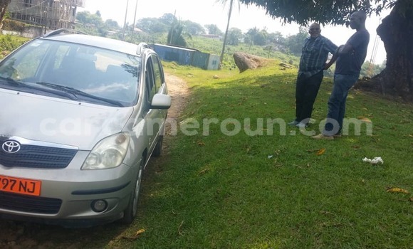 Sayi Na hannu Toyota Corolla Verso Azurfa Mota in Douala a Ƙasar Kamaru Sayi Na hannu Toyota Corolla Verso Azurfa Mota in Douala a Ƙasar Kamaru
