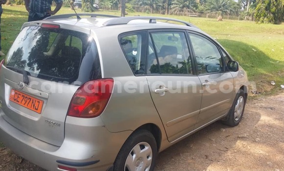Sayi Na hannu Toyota Corolla Verso Azurfa Mota in Douala a Ƙasar Kamaru Sayi Na hannu Toyota Corolla Verso Azurfa Mota in Douala a Ƙasar Kamaru