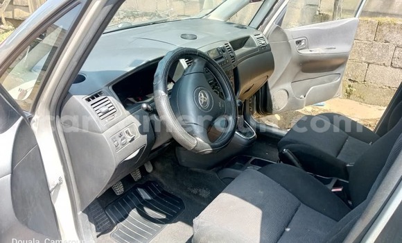 Acheter Occasion Voiture Toyota Corolla Verso Gris à Douala, Littoral Cameroon Acheter Occasion Voiture Toyota Corolla Verso Gris à Douala, Littoral Cameroon