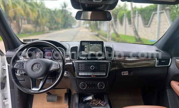 Sayi Imported Mercedes‒Benz ML–Class White Mota in Douala a Ƙasar Kamaru Sayi Imported Mercedes‒Benz ML–Class White Mota in Douala a Ƙasar Kamaru