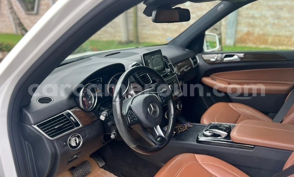 Sayi Imported Mercedes‒Benz ML–Class White Mota in Douala a Ƙasar Kamaru Sayi Imported Mercedes‒Benz ML–Class White Mota in Douala a Ƙasar Kamaru