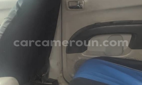 Sayi Na hannu Mitsubishi L200 Azurfa Mota in Douala a Ƙasar Kamaru