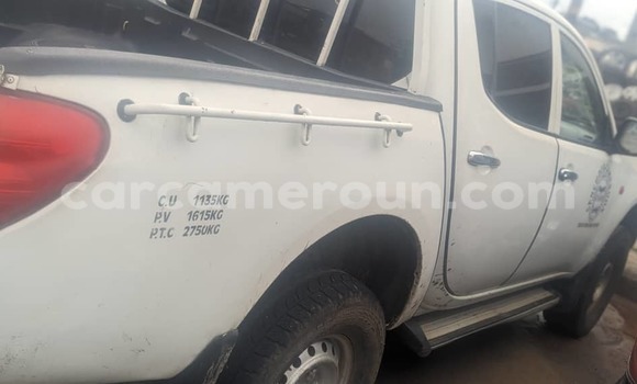 Sayi Na hannu Mitsubishi L200 Azurfa Mota in Douala a Ƙasar Kamaru Sayi Na hannu Mitsubishi L200 Azurfa Mota in Douala a Ƙasar Kamaru