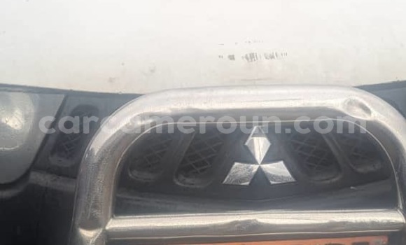 Sayi Na hannu Mitsubishi L200 Azurfa Mota in Douala a Ƙasar Kamaru Sayi Na hannu Mitsubishi L200 Azurfa Mota in Douala a Ƙasar Kamaru