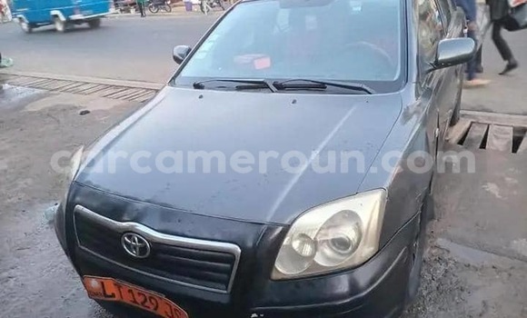 Sayi Na hannu Toyota Avensis Black Mota in Douala a Ƙasar Kamaru