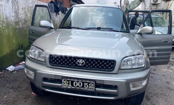 Sayi Sabo Toyota RAV4 Sauran Mota in Douala a Ƙasar Kamaru Sayi Sabo Toyota RAV4 Sauran Mota in Douala a Ƙasar Kamaru