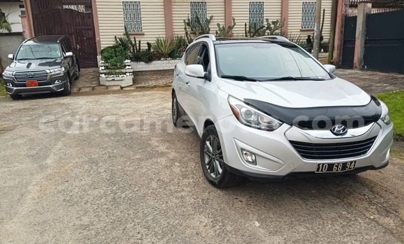 Sayi Na hannu Hyundai Tucson White Mota in Douala a Ƙasar Kamaru Sayi Na hannu Hyundai Tucson White Mota in Douala a Ƙasar Kamaru