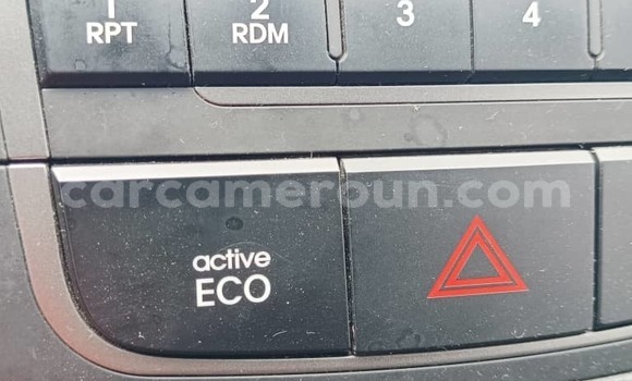 Sayi Na hannu Hyundai Tucson White Mota in Douala a Ƙasar Kamaru Sayi Na hannu Hyundai Tucson White Mota in Douala a Ƙasar Kamaru