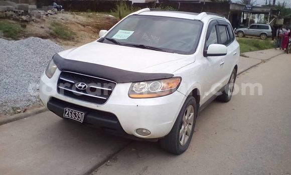 Sayi Na hannu Hyundai Santa Fe White Mota in Yaounde a Babban Kamaru