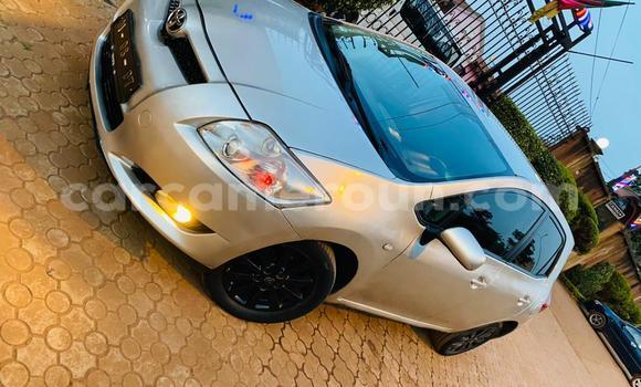 Sayi Na hannu Toyota Auris Azurfa Mota in Yaounde a Babban Kamaru Sayi Na hannu Toyota Auris Azurfa Mota in Yaounde a Babban Kamaru