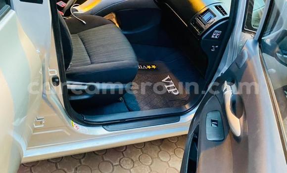 Sayi Na hannu Toyota Auris Azurfa Mota in Yaounde a Babban Kamaru Sayi Na hannu Toyota Auris Azurfa Mota in Yaounde a Babban Kamaru