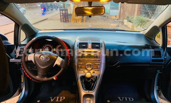 Sayi Na hannu Toyota Auris Azurfa Mota in Yaounde a Babban Kamaru Sayi Na hannu Toyota Auris Azurfa Mota in Yaounde a Babban Kamaru