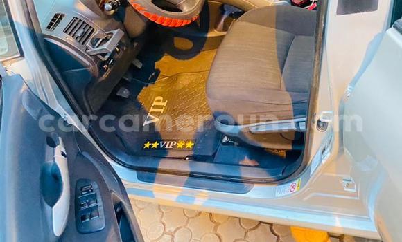 Sayi Na hannu Toyota Auris Azurfa Mota in Yaounde a Babban Kamaru Sayi Na hannu Toyota Auris Azurfa Mota in Yaounde a Babban Kamaru