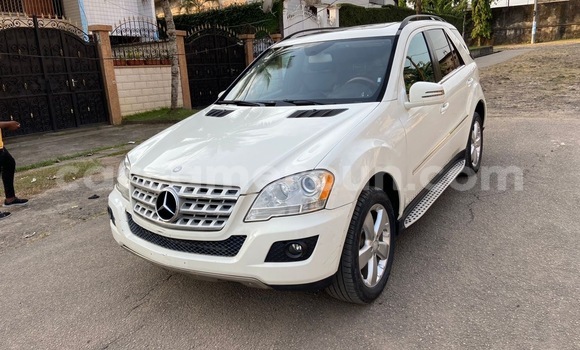 Sayi Na hannu Mercedes‒Benz ML–Class Sauran Mota in Douala a Ƙasar Kamaru