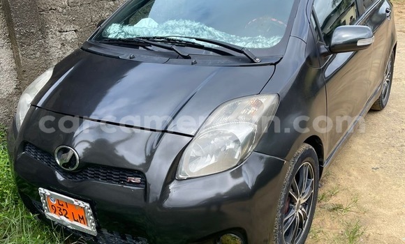 Acheter Import Voiture Toyota Vitz Noir à Douala, Littoral Cameroon