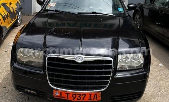 Sayi Na hannu Chrysler 300 Black Mota in Douala a Ƙasar Kamaru