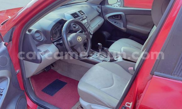Sayi Na hannu Toyota RAV4 Red Mota in Douala a Ƙasar Kamaru Sayi Na hannu Toyota RAV4 Red Mota in Douala a Ƙasar Kamaru
