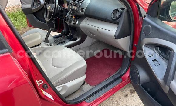 Sayi Na hannu Toyota RAV4 Red Mota in Douala a Ƙasar Kamaru Sayi Na hannu Toyota RAV4 Red Mota in Douala a Ƙasar Kamaru