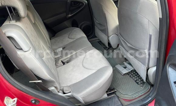 Sayi Na hannu Toyota RAV4 Red Mota in Douala a Ƙasar Kamaru Sayi Na hannu Toyota RAV4 Red Mota in Douala a Ƙasar Kamaru