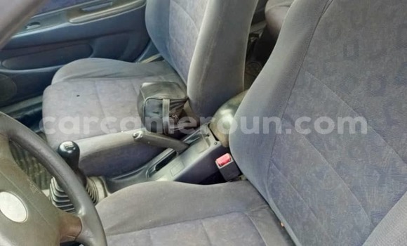 Sayi Na hannu Toyota Corolla Azurfa Mota in Douala a Ƙasar Kamaru