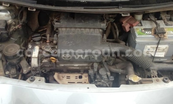 Sayi Na hannu Toyota Vitz Azurfa Mota in Douala a Ƙasar Kamaru Sayi Na hannu Toyota Vitz Azurfa Mota in Douala a Ƙasar Kamaru