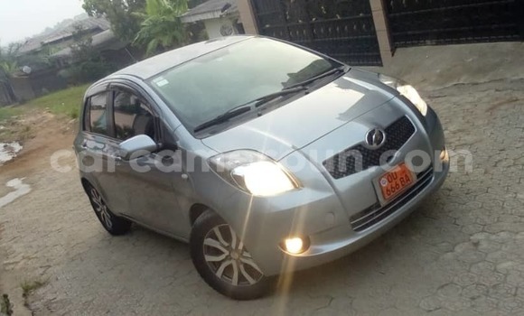 Sayi Na hannu Toyota Vitz Azurfa Mota in Douala a Ƙasar Kamaru Sayi Na hannu Toyota Vitz Azurfa Mota in Douala a Ƙasar Kamaru