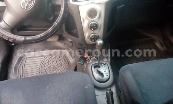 Sayi Na hannu Toyota Vitz Azurfa Mota in Douala a Ƙasar Kamaru Sayi Na hannu Toyota Vitz Azurfa Mota in Douala a Ƙasar Kamaru